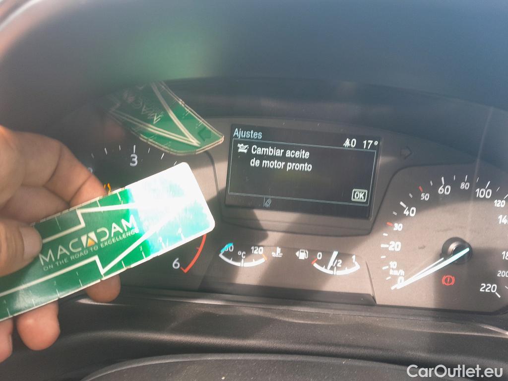  Ford  Fiesta FORD  / 2017 / 5P / berlina con portón 1.5 TDCi 63kW Trend 5p #34