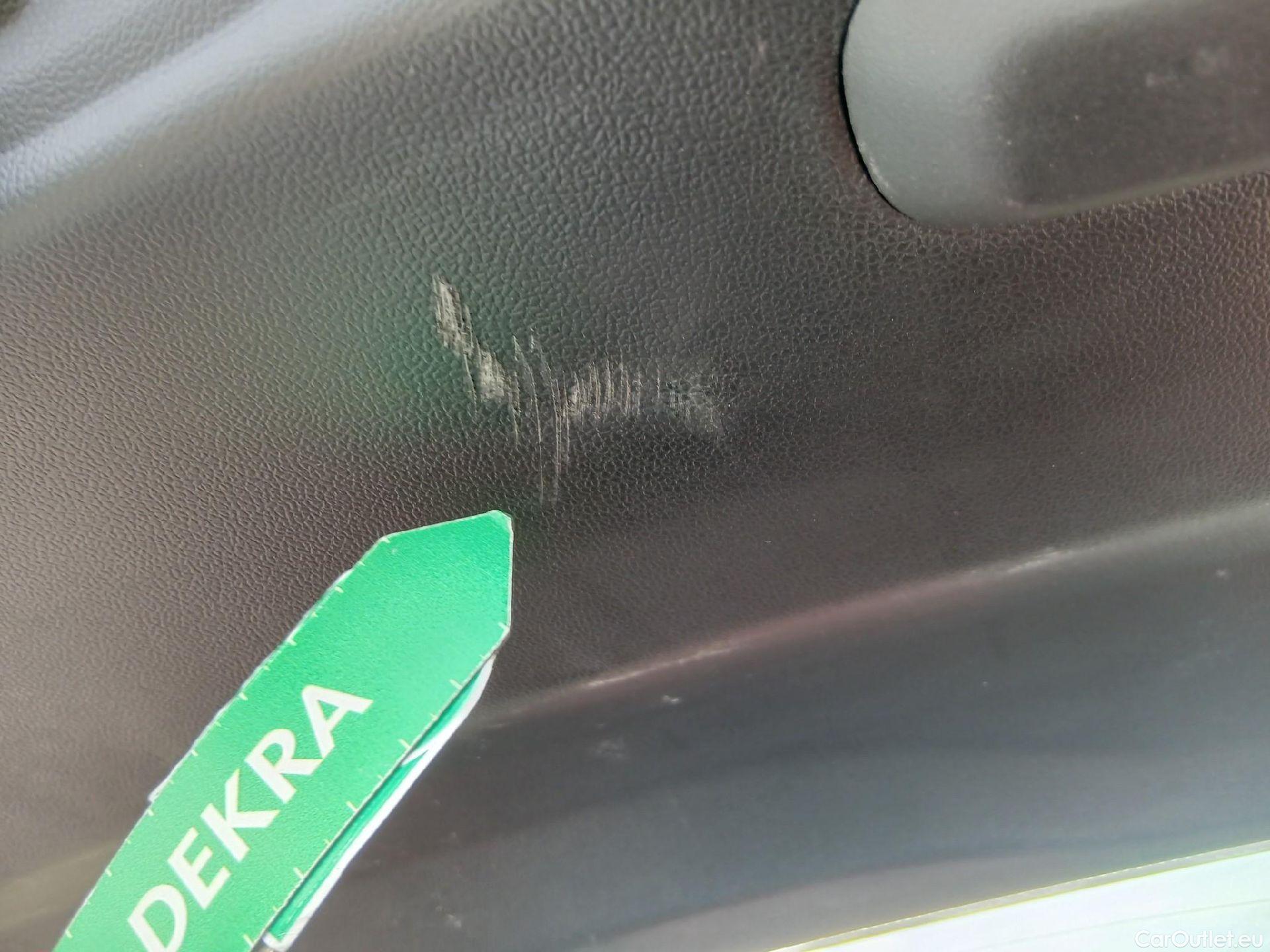  Ford  Focus FORD  / 2018 / 5P / berlina con portón 1.5 Ecoblue 70kW Trend+ #4