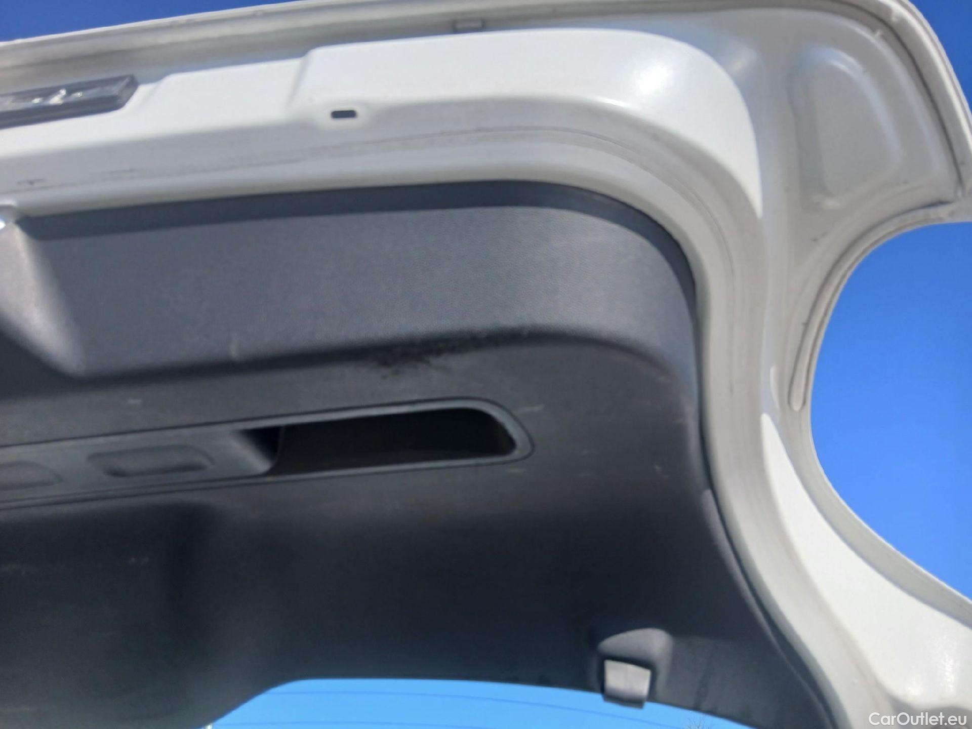  Citroen  C3 CITROEN  / 2020 / 5P / berlina con portón BlueHDi 75KW (100CV) S&S FEEL #8