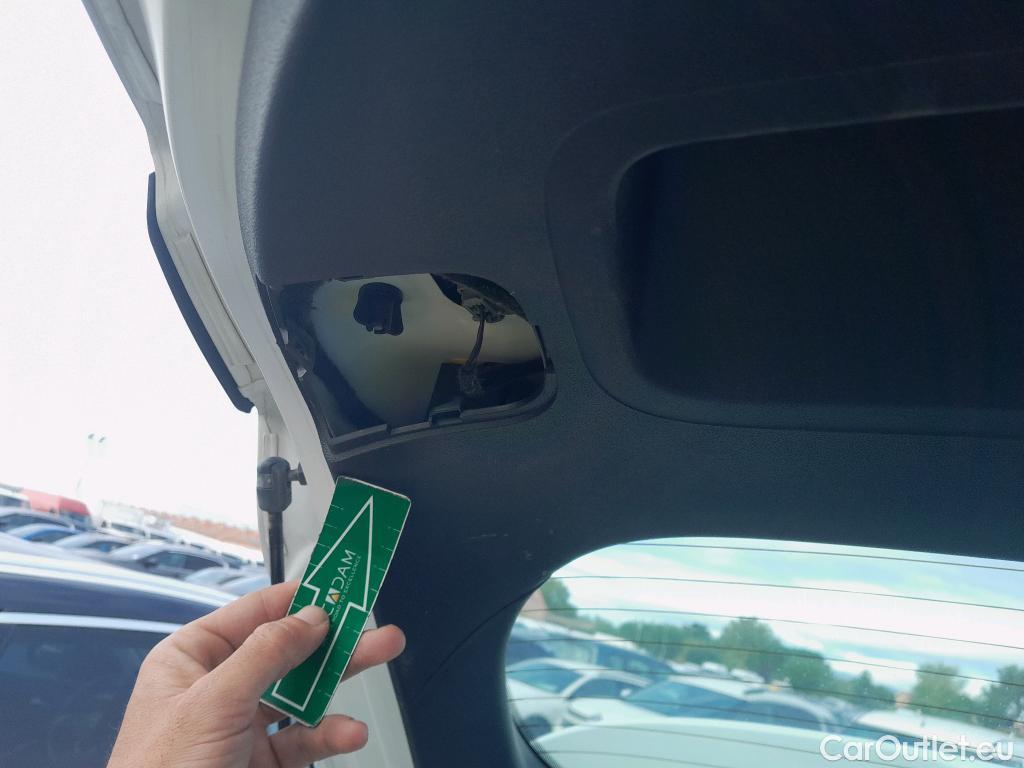  Ford  Fiesta FORD  / 2017 / 5P / berlina con portón 1.5 TDCi 63kW Trend 5p #13