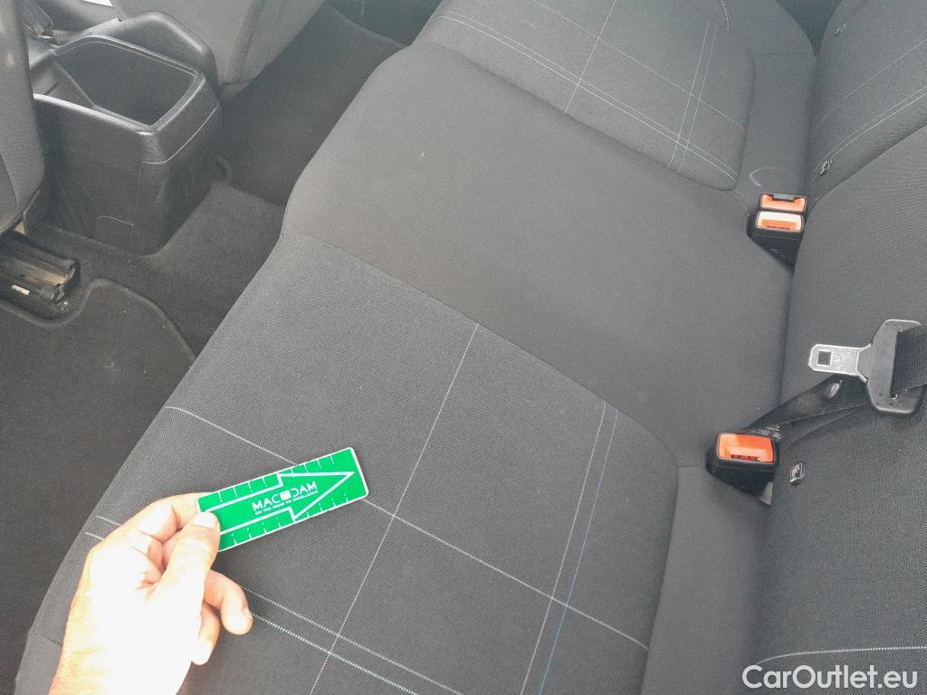  Ford  Fiesta FORD  / 2017 / 5P / berlina con portón 1.5 TDCi 63kW Trend 5p #35