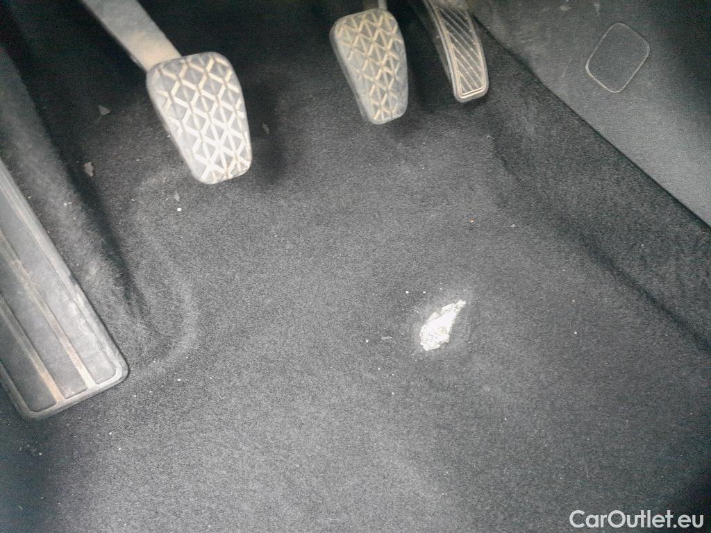  Ford  Fiesta FORD  / 2017 / 5P / berlina con portón 1.5 TDCi 63kW Trend 5p #5