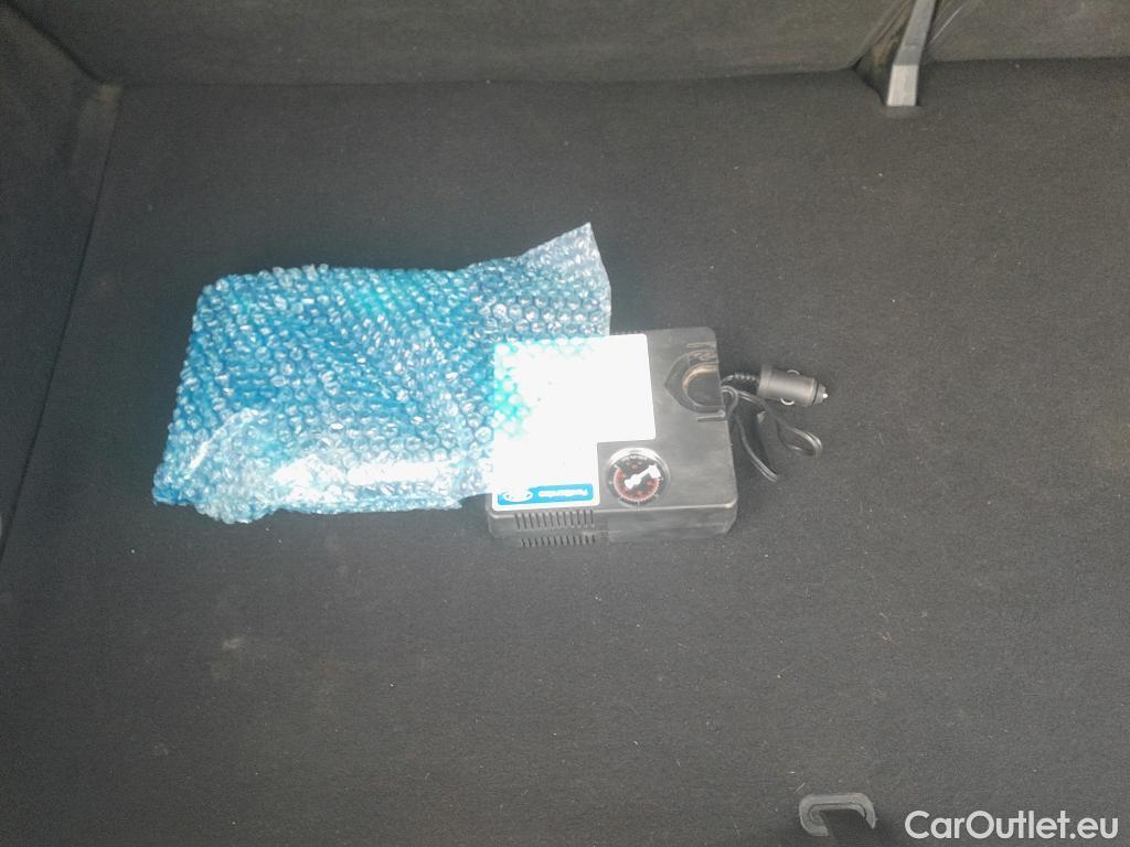  Ford  Fiesta FORD  / 2017 / 5P / berlina con portón 1.5 TDCi 63kW Trend 5p #11