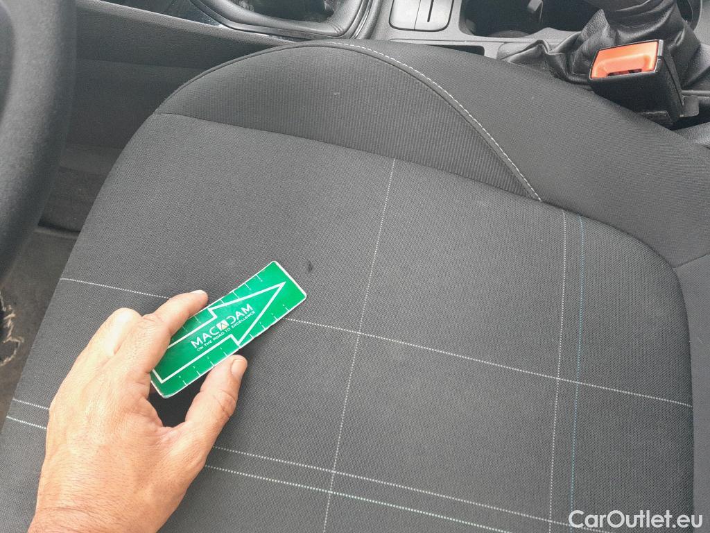  Ford  Fiesta FORD  / 2017 / 5P / berlina con portón 1.5 TDCi 63kW Trend 5p #8