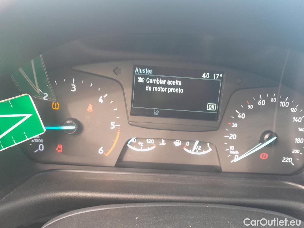  Ford  Fiesta FORD  / 2017 / 5P / berlina con portón 1.5 TDCi 63kW Trend 5p #32