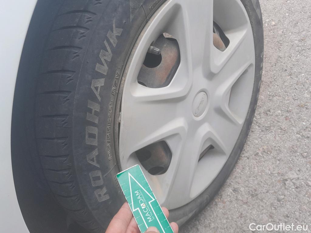  Ford  Fiesta FORD  / 2017 / 5P / berlina con portón 1.5 TDCi 63kW Trend 5p #25