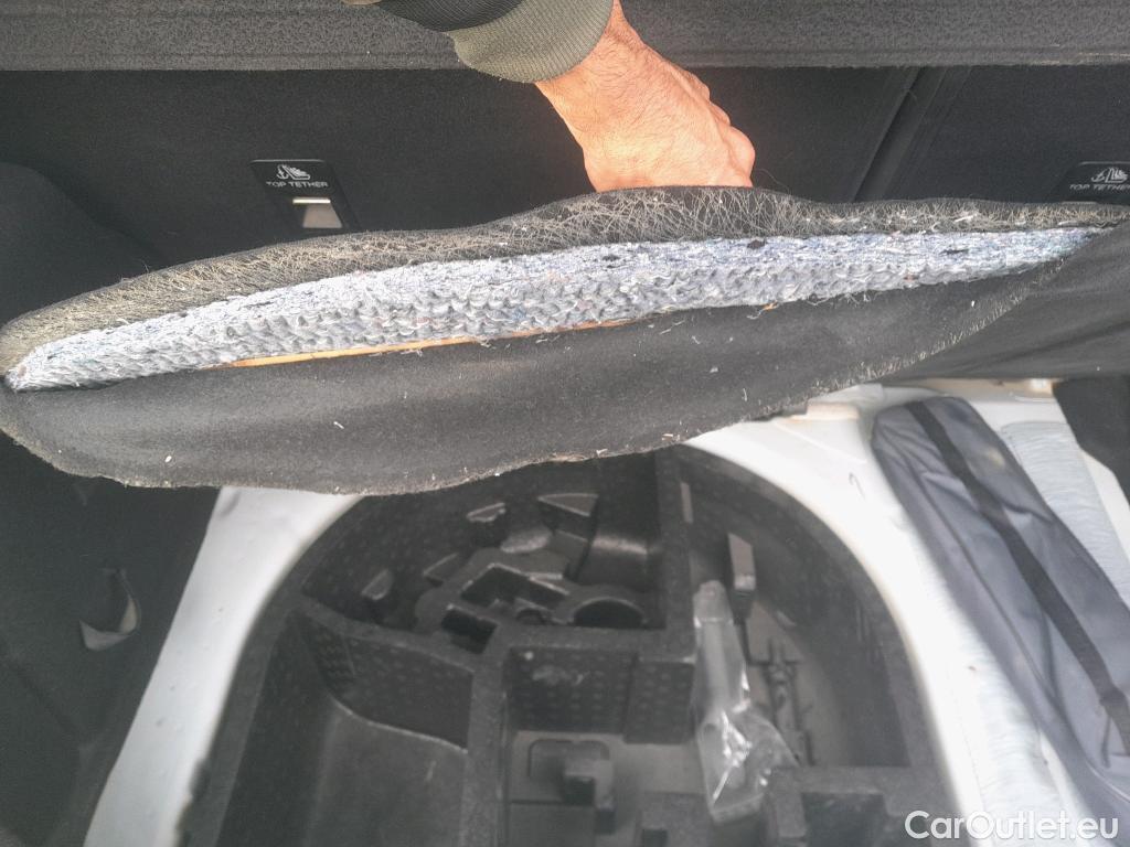  Ford  Fiesta FORD  / 2017 / 5P / berlina con portón 1.5 TDCi 63kW Trend 5p #9