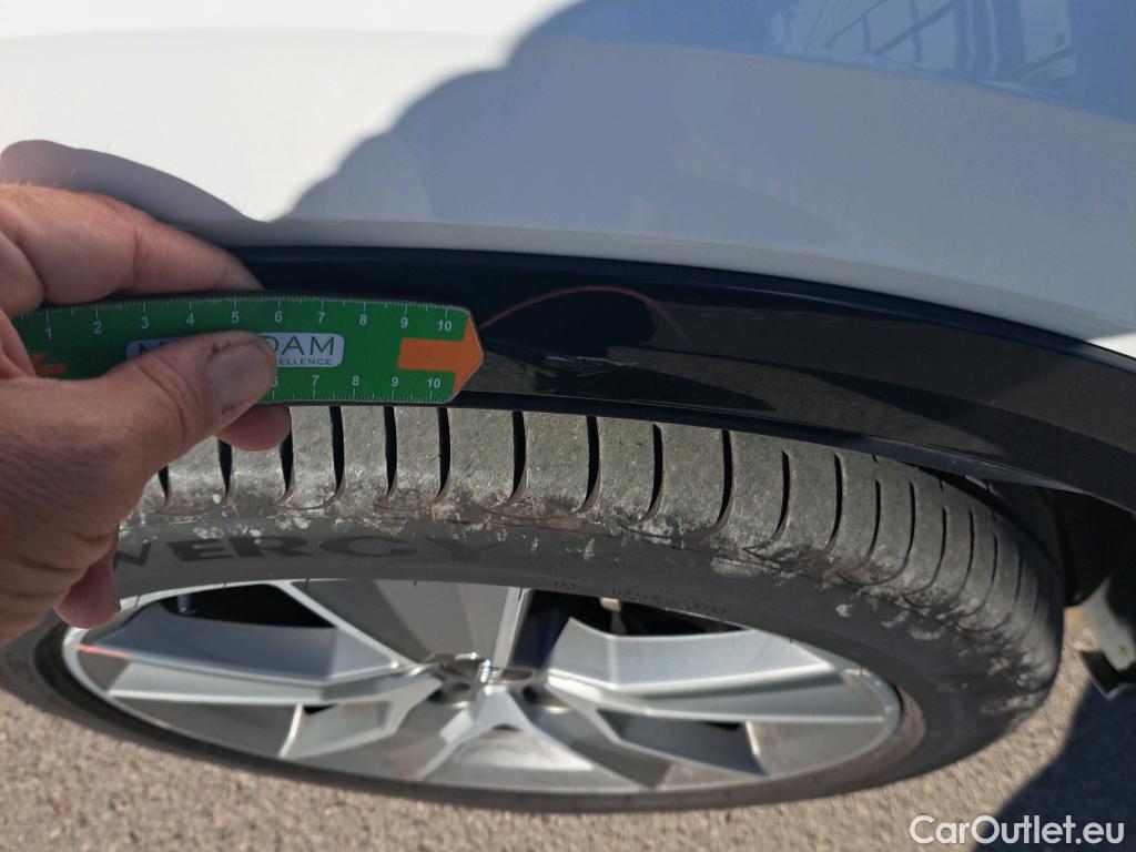  Audi  Q2 AUDI  / 2016 / 5P / todoterreno Design 35 TFSI 110kW (150CV) S tronic #39