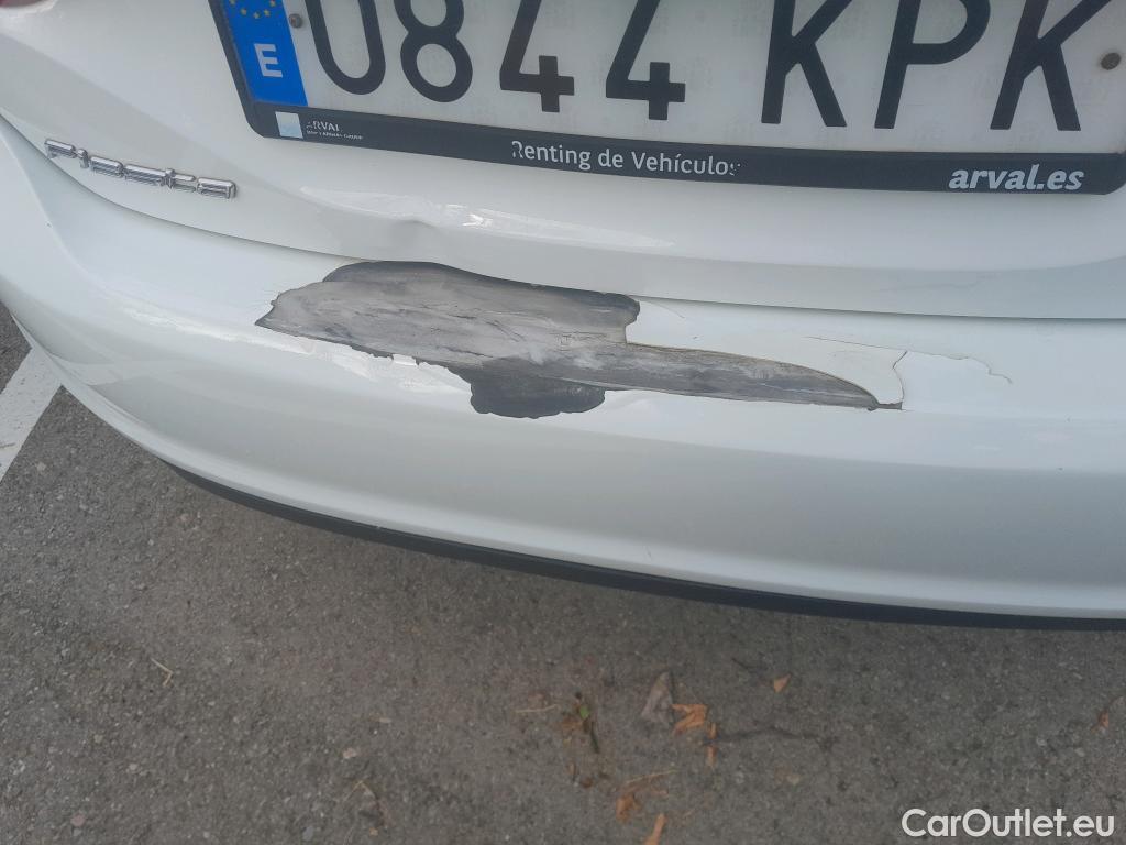  Ford  Fiesta FORD  / 2017 / 5P / berlina con portón 1.5 TDCi 63kW Trend 5p #19