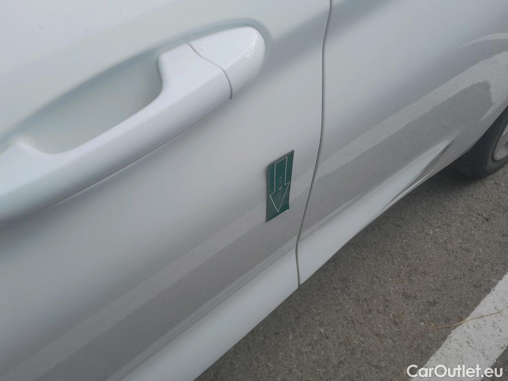  Ford  Fiesta FORD  / 2017 / 5P / berlina con portón 1.5 TDCi 63kW Trend 5p #38