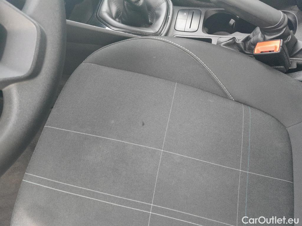  Ford  Fiesta FORD  / 2017 / 5P / berlina con portón 1.5 TDCi 63kW Trend 5p #7