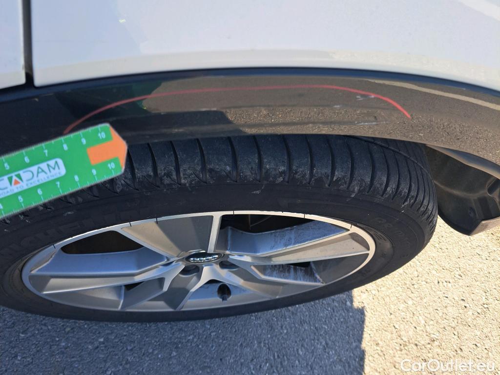  Audi  Q2 AUDI  / 2016 / 5P / todoterreno Design 35 TFSI 110kW (150CV) S tronic #37