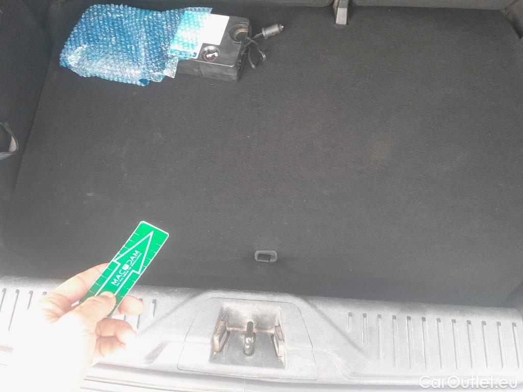  Ford  Fiesta FORD  / 2017 / 5P / berlina con portón 1.5 TDCi 63kW Trend 5p #10