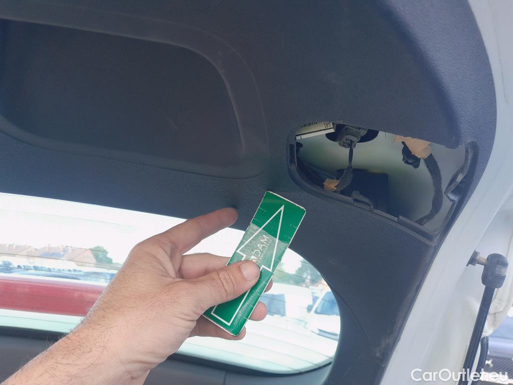  Ford  Fiesta FORD  / 2017 / 5P / berlina con portón 1.5 TDCi 63kW Trend 5p #14