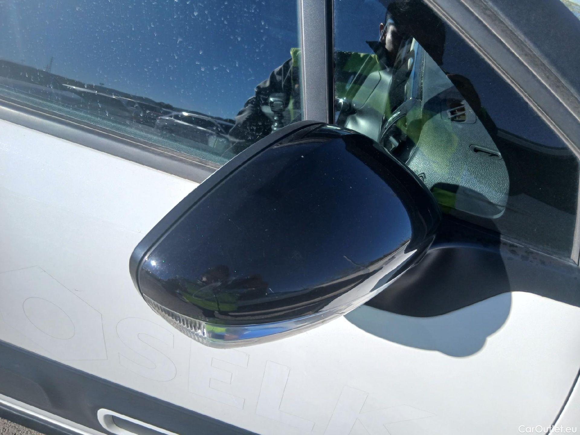  Citroen  C3 CITROEN  / 2020 / 5P / berlina con portón BlueHDi 75KW (100CV) S&S FEEL #39