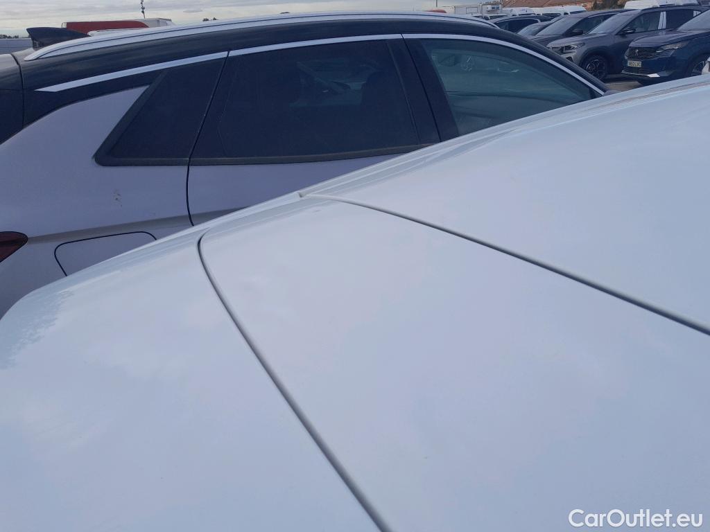  Ford  Fiesta FORD  / 2017 / 5P / berlina con portón 1.5 TDCi 63kW Trend 5p #28