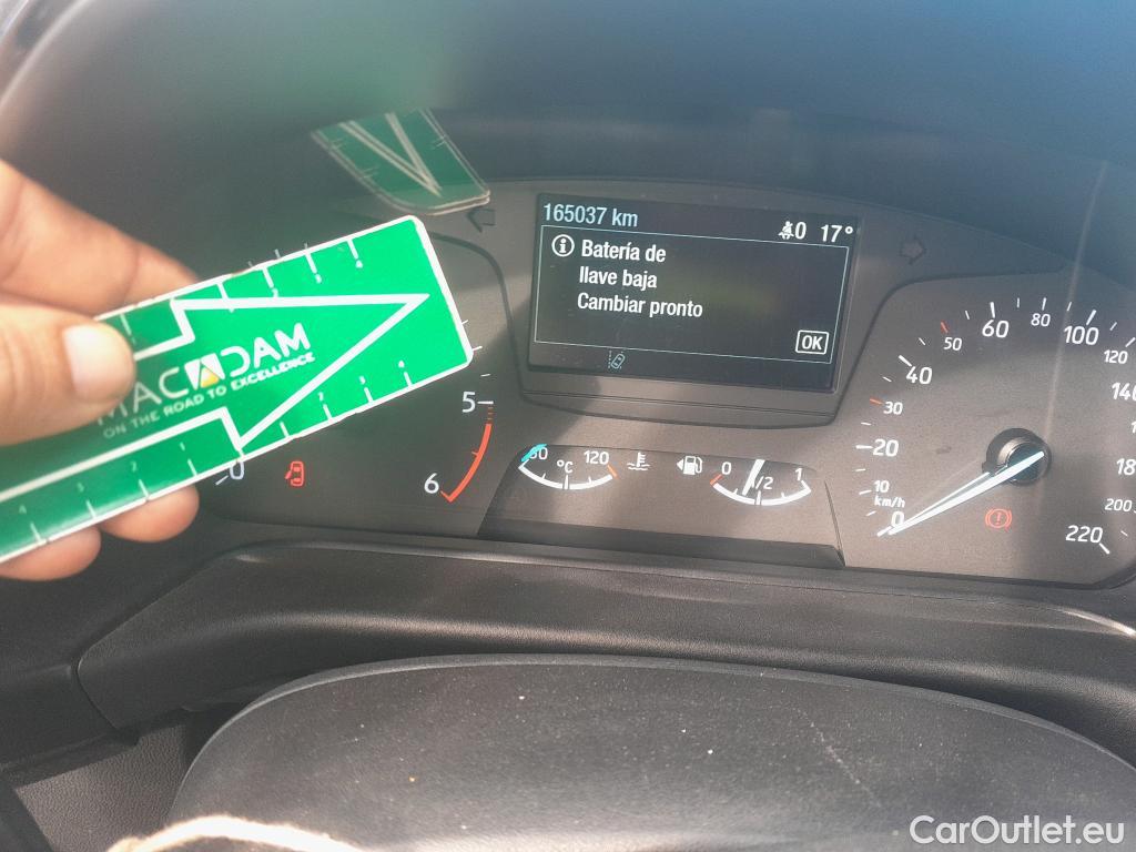  Ford  Fiesta FORD  / 2017 / 5P / berlina con portón 1.5 TDCi 63kW Trend 5p #33