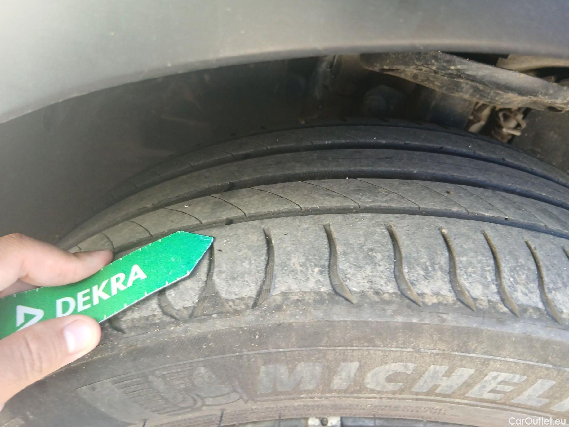  Citroen  C3 CITROEN  / 2020 / 5P / berlina con portón BlueHDi 75KW (100CV) S&S FEEL #2