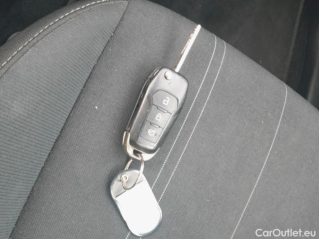  Ford  Fiesta FORD  / 2017 / 5P / berlina con portón 1.5 TDCi 63kW Trend 5p #1