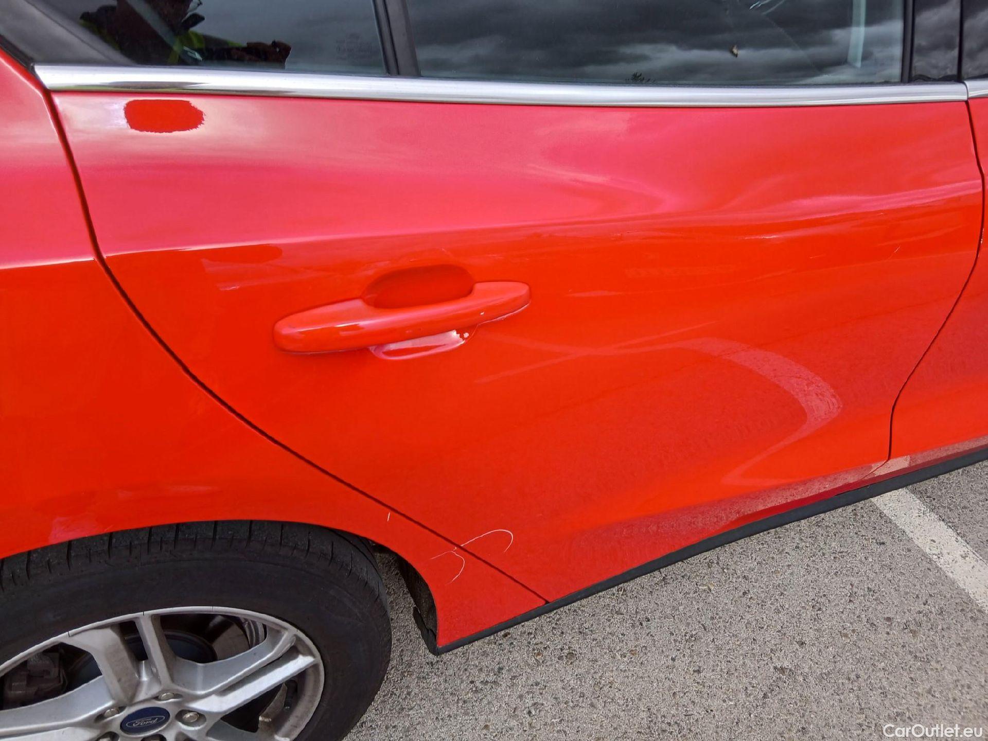  Ford  Focus FORD  / 2018 / 5P / berlina con portón 1.5 Ecoblue 70kW Trend+ #33