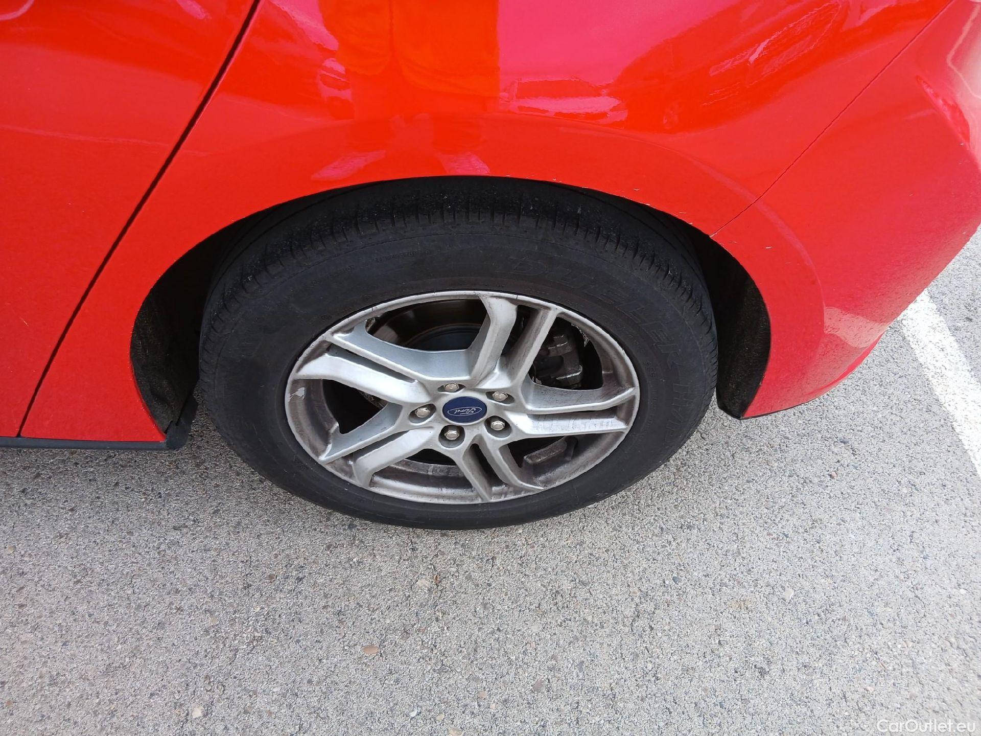  Ford  Focus FORD  / 2018 / 5P / berlina con portón 1.5 Ecoblue 70kW Trend+ #40