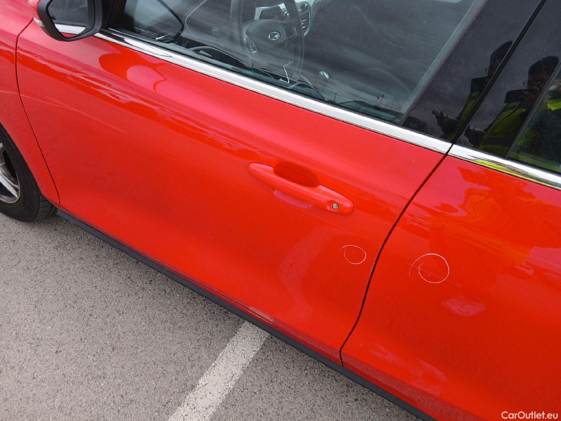  Ford  Focus FORD  / 2018 / 5P / berlina con portón 1.5 Ecoblue 70kW Trend+ #17