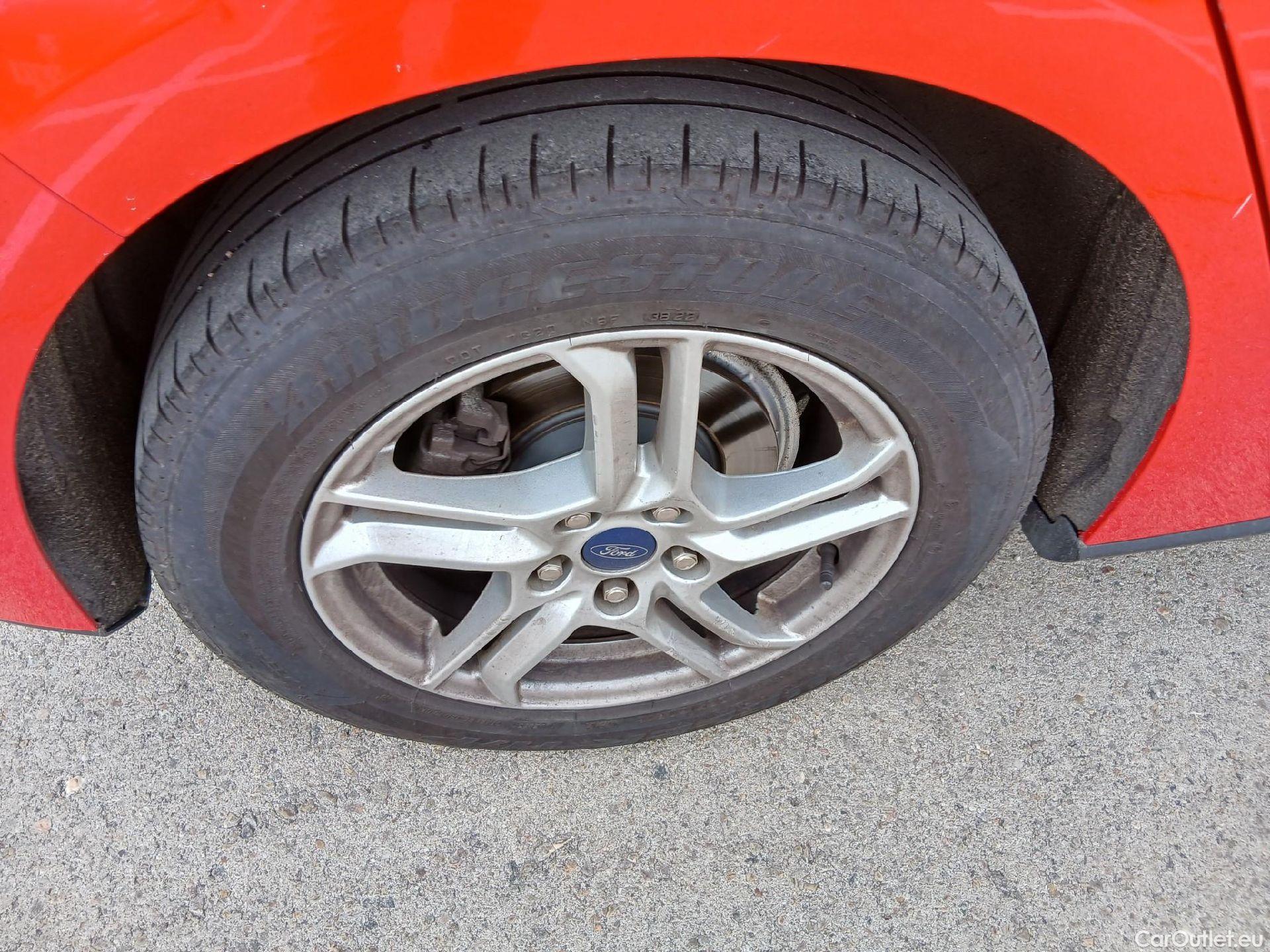  Ford  Focus FORD  / 2018 / 5P / berlina con portón 1.5 Ecoblue 70kW Trend+ #39