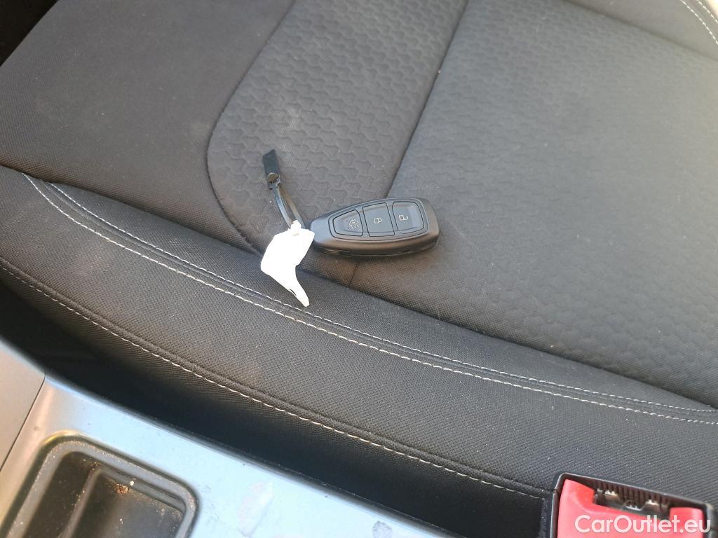  Ford  Kuga FORD  / 2016 / 5P / todoterreno 1.5 EcoBoost 88kW 4x2 Trend+ (CX) #1