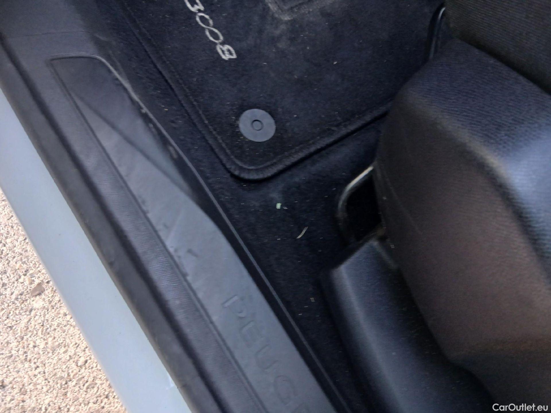 Peugeot  3008  Active Pack 1.5 HDi 130CV AT8 E6d #1