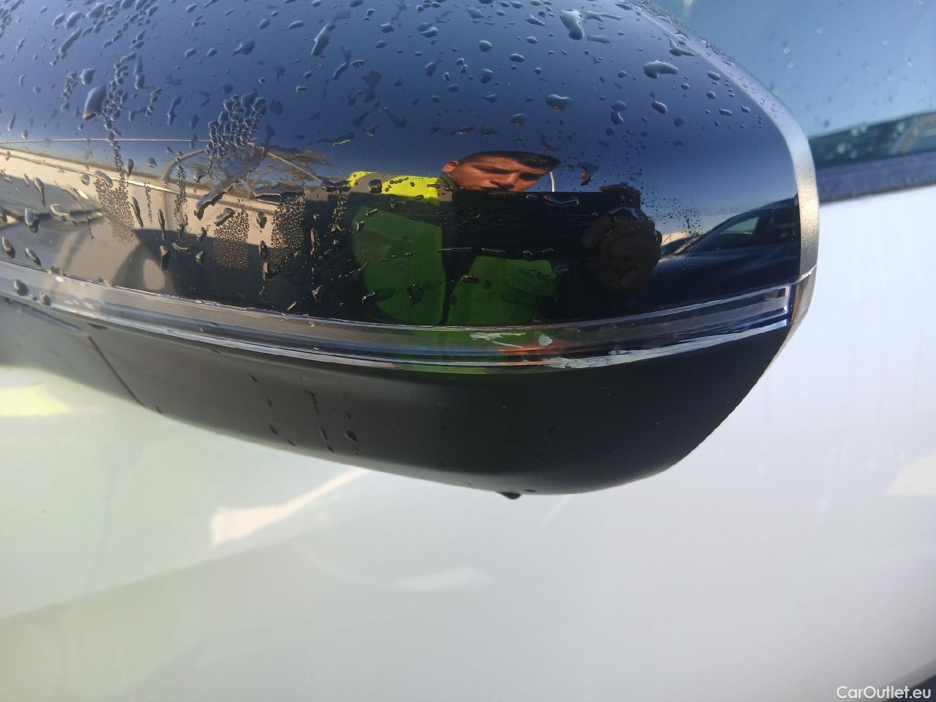 Peugeot  3008  Active Pack 1.5 HDi 130CV AT8 E6d #12