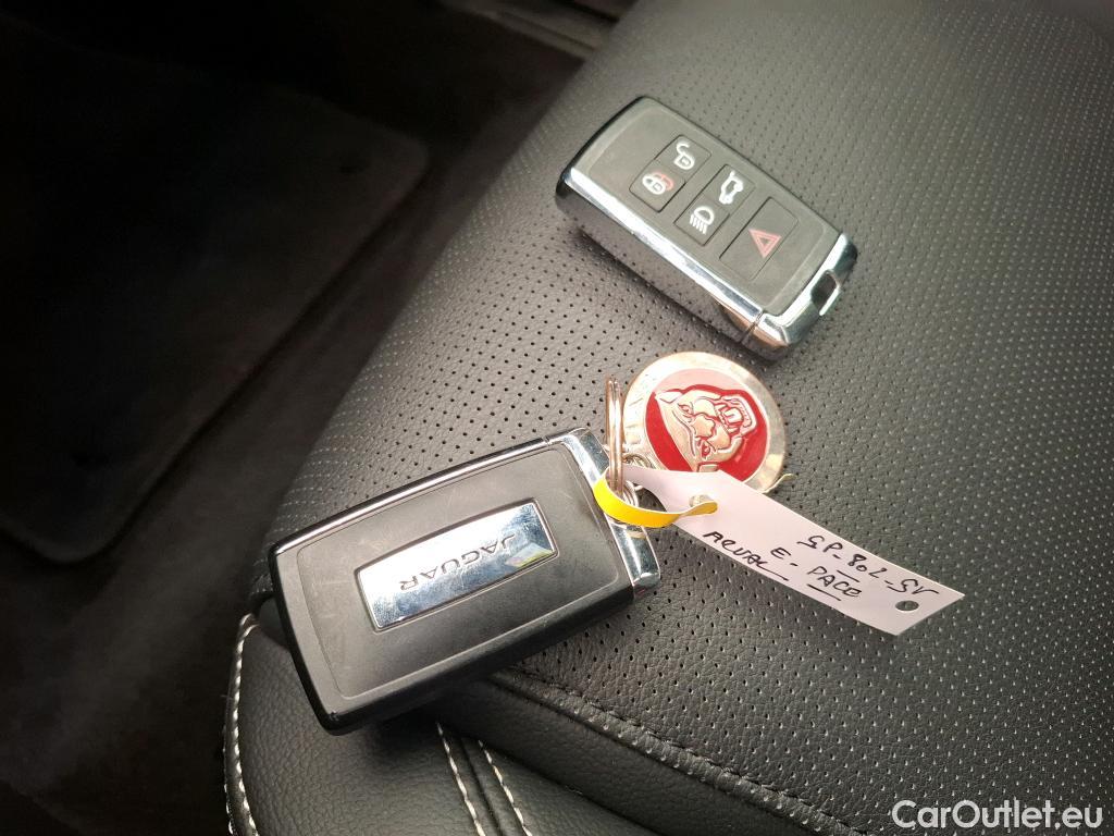 Jaguar  E-PACE JAGUAR  / 2017 / 5P / SUV P300e PHEV BVA AWD R-Dynamic SE #13