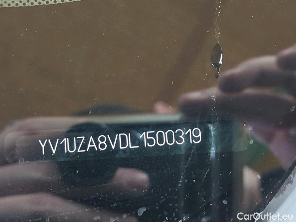 Volvo  XC60  R Design 2WD 2.0 D4 140KW AT8 E6dT #4