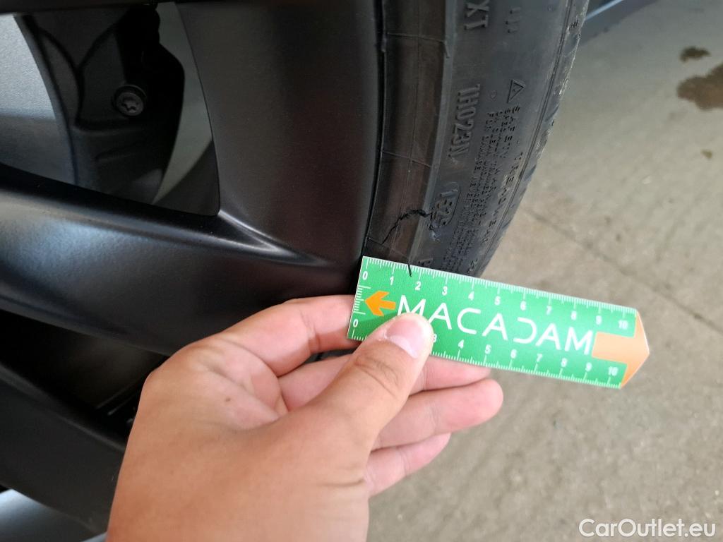  Tesla  Model Y TESLA  / 2020 / 5P / SUV Grande Autonomie Dual-Motor AWD #2