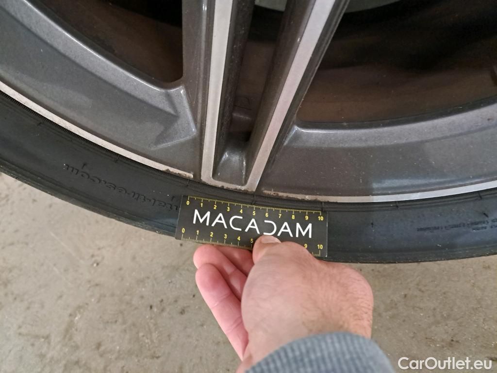  Mercedes  G-Klasee MERCEDES-BENZ GLC Coupe / 2019 / 5P / Coupé GLC 300 e AMG Line 4Matic #8