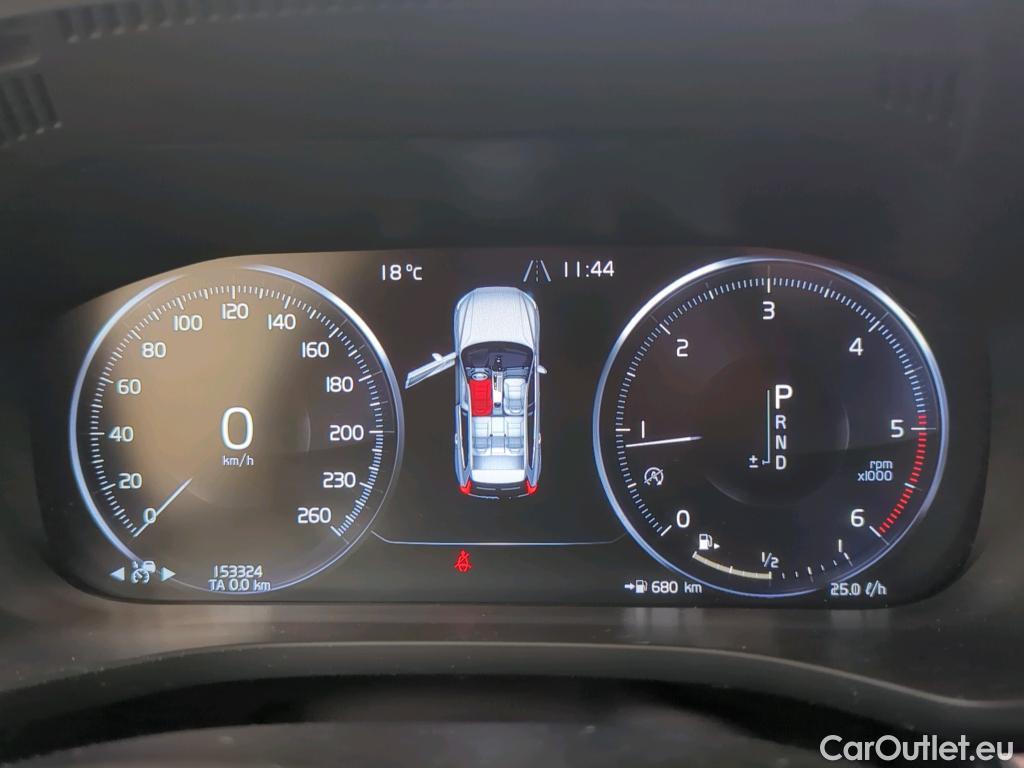 Volvo  XC60  R Design 2WD 2.0 D4 140KW AT8 E6dT #5