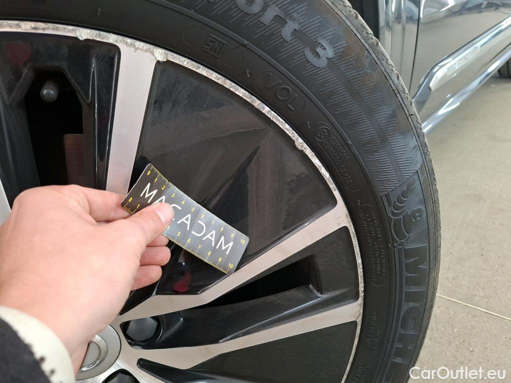  Volvo  XC90  Momentum Plug-In Hybrid AWD 2.0 T8 Twin Engine #12