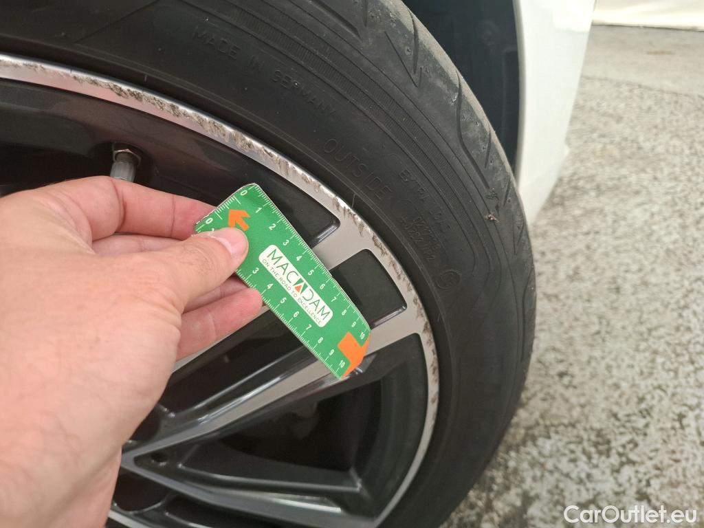  Bmw  Serie 1 BMW Série 1 / 2019 / 5P / Berline 116i DKG7 Business Design #9