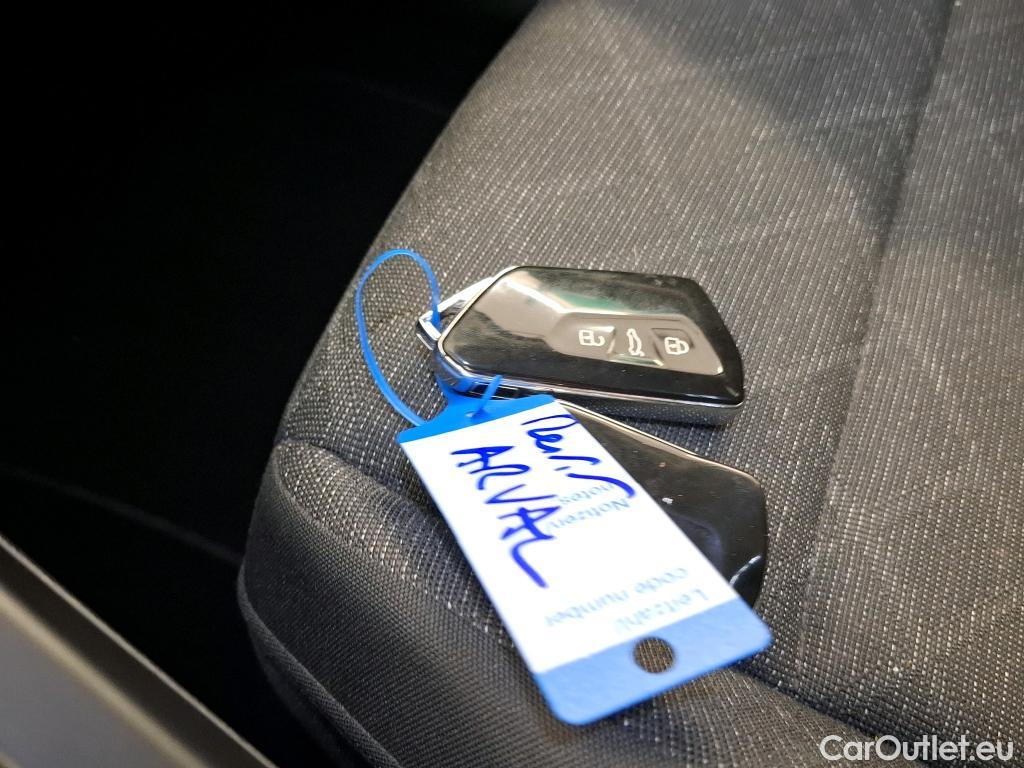 Volkswagen  Golf  VOLKSWAGEN / 2020 / 5P / Berline 2.0 TDI SCR 150 DSG7 Life Busi #12