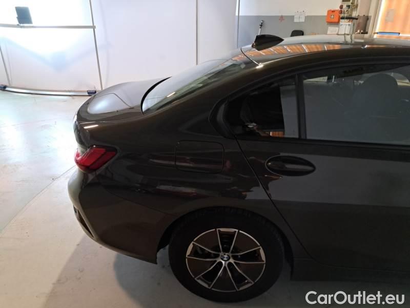 Bmw  Serie 3 BMW  / 2018 / 4P / BERLINA 318D 48V BUSINESS ADVANTAGE AUTO #33