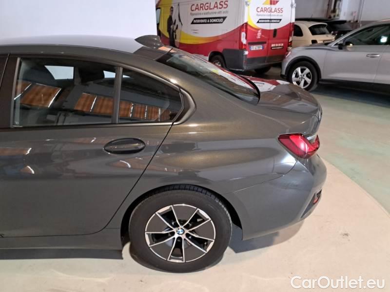 Bmw  Serie 3 BMW  / 2018 / 4P / BERLINA 318D 48V BUSINESS ADVANTAGE AUTO #39