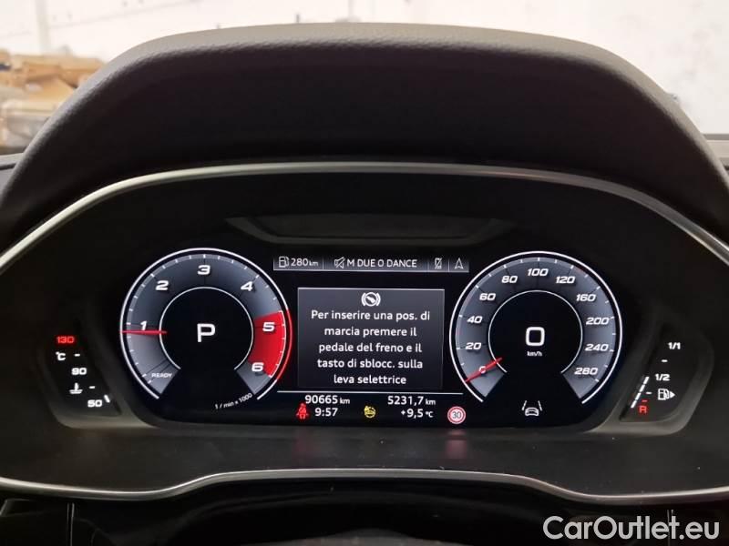 Audi  Q3 AUDI  / 2018 / 5P / SUV 35 TDI S TRONIC S LINE EDITION #4