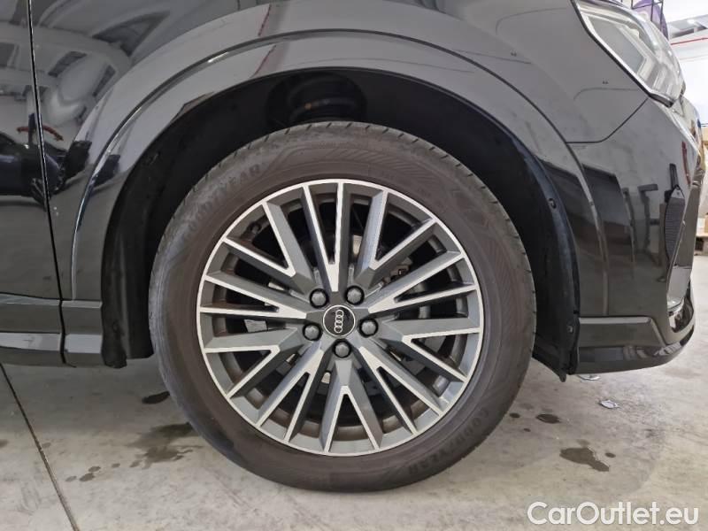 Audi  Q3 AUDI  / 2018 / 5P / SUV 35 TDI S TRONIC S LINE EDITION #17