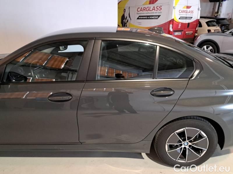 Bmw  Serie 3 BMW  / 2018 / 4P / BERLINA 318D 48V BUSINESS ADVANTAGE AUTO #41