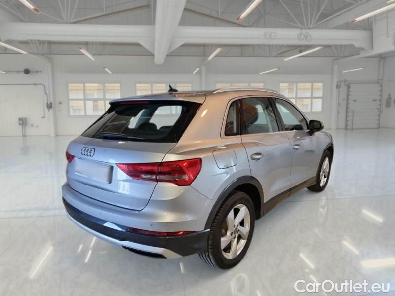 Audi  Q3 AUDI  / 2018 / 5P / SUV 35 TDI S TRONIC BUSINESS ADVANCED #2