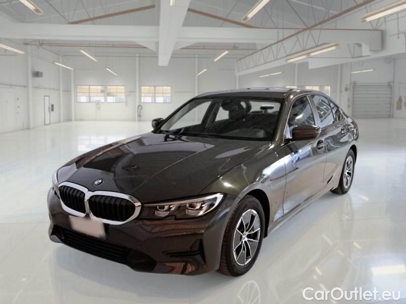 Bmw  Serie 3 BMW  / 2018 / 4P / BERLINA 318D 48V BUSINESS ADVANTAGE AUTO #1