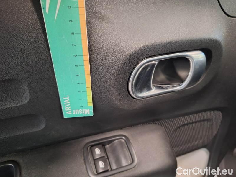Citroen  C3 CITROEN  / 2020 / 5P / BERLINA BLUEHDI 100 SeS FEEL #122