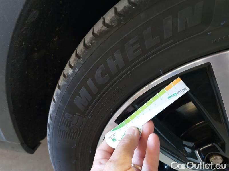 Ford  Puma FORD  / 2019 / 5P / SUV 1.0 ECOBOOST HYBRID 125CV TITANIUM #121