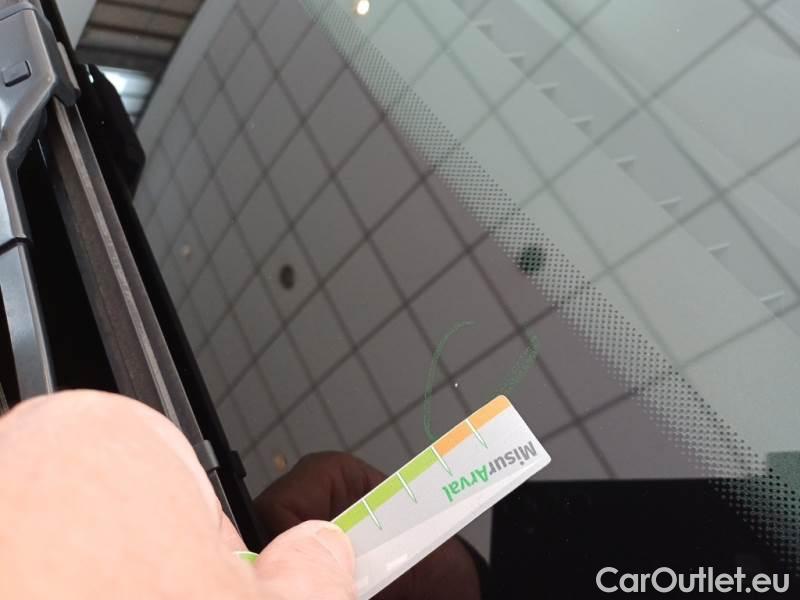 Peugeot  2008 PEUGEOT  / 2019 / 5P / CROSSOVER PURETECH 130 EAT8 GT S/S AUT. #27