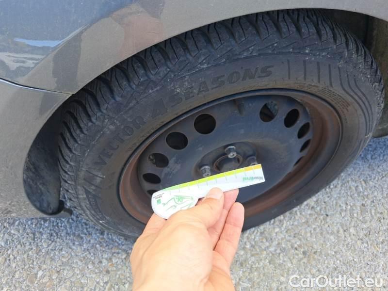 Opel  Corsa OPEL  / 2014 / 5P / BERLINA 1.4 ADVANCE 75CV #24