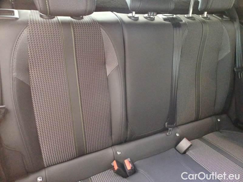 Peugeot  2008 PEUGEOT  / 2019 / 5P / CROSSOVER PURETECH 130 EAT8 GT S/S AUT. #15